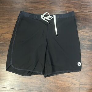 Vuori Cruise Men’s Board Shorts Size 32